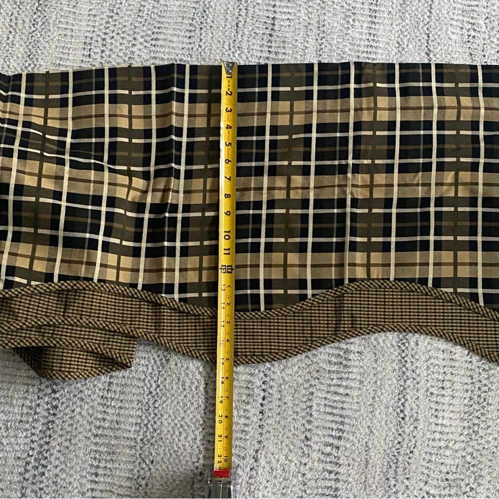 Waverly Fairfield Valance in Black and Gold  Plaid - Picture 8 of 8